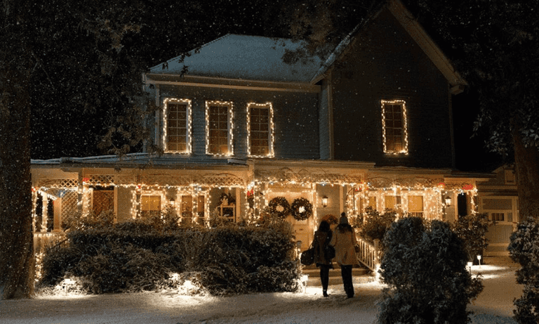 ‘Gilmore Girls’ fans can actually have lunch at Lorelai’s house in Stars Hollow ‘Gilmore Girls’ fans can actually have lunch at Lorelai’s house in Stars Hollow