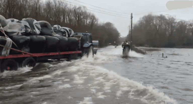 Three lads take their jet skis to the roads in Tipperary to tackle the floods Three lads take their jet skis to the roads in Tipperary to tackle the floods