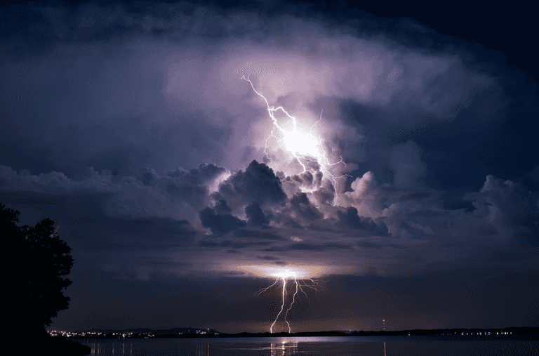 Thunderstorms and spot flooding on the way as Met Éireann issues weather advisory for entire country Thunderstorms and spot flooding on the way as Met Éireann issues weather advisory for entire country