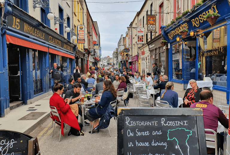 Outdoor seating huge success in Cork as pubs and restaurants reopen Outdoor seating huge success in Cork as pubs and restaurants reopen