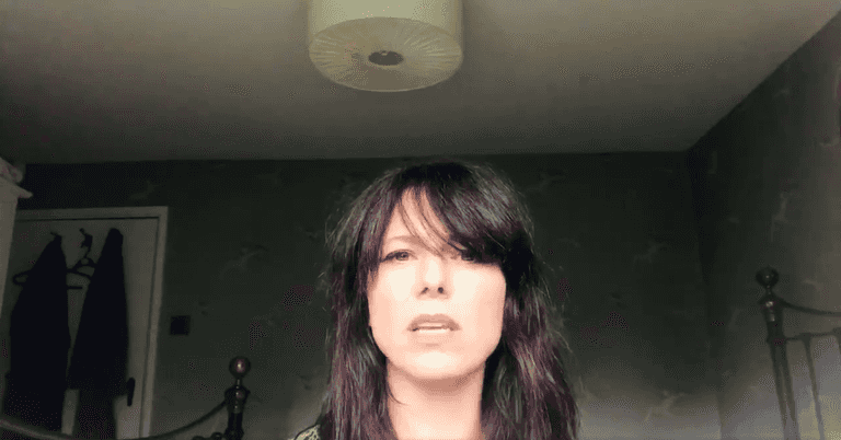 ‘You Don’t Get To Be Racist And Irish’: Imelda May reads her moving poem ‘You Don’t Get To Be Racist And Irish’: Imelda May reads her moving poem