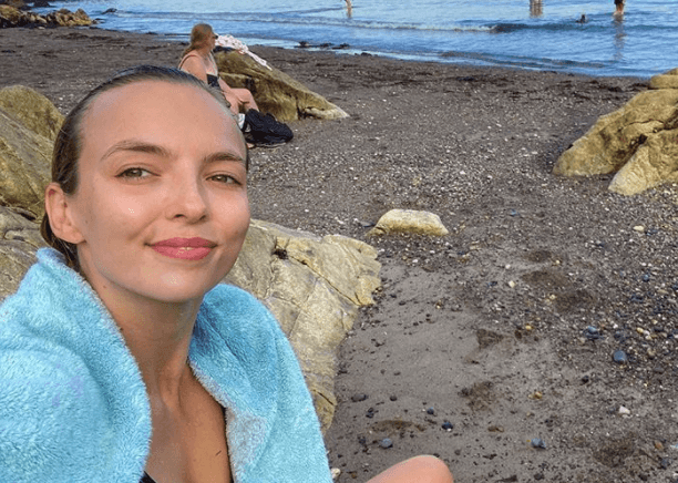 PIC: Killing Eve star Jodie Comer in Dublin having a casual swim PIC: Killing Eve star Jodie Comer in Dublin having a casual swim