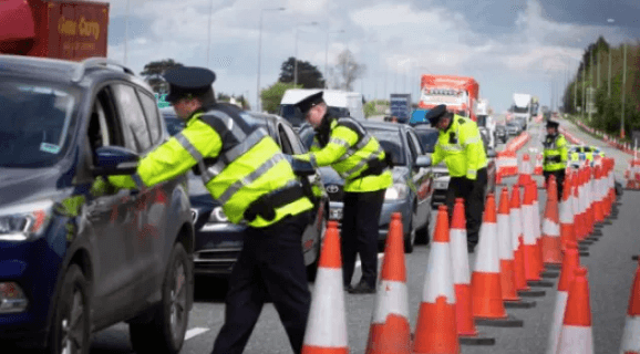 Gardaí issued over 300 fines for non-essential travel over the weekend Gardaí issued over 300 fines for non-essential travel over the weekend