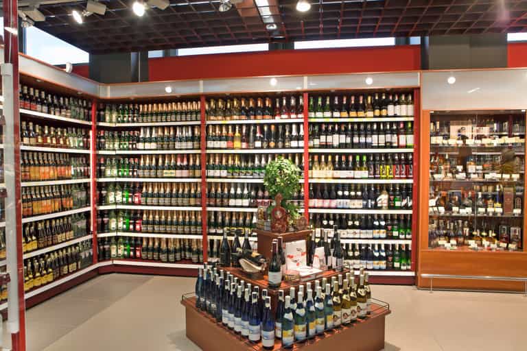 Off-license group slams Government proposal to reduce alcohol sale hours Off-license group slams Government proposal to reduce alcohol sale hours