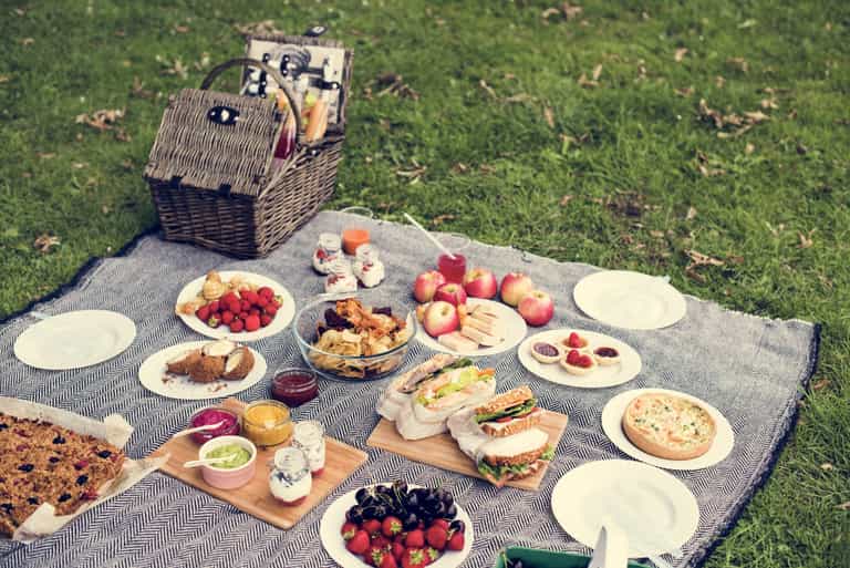 Outdoor picnic essentials for when the sun shines Outdoor picnic essentials for when the sun shines