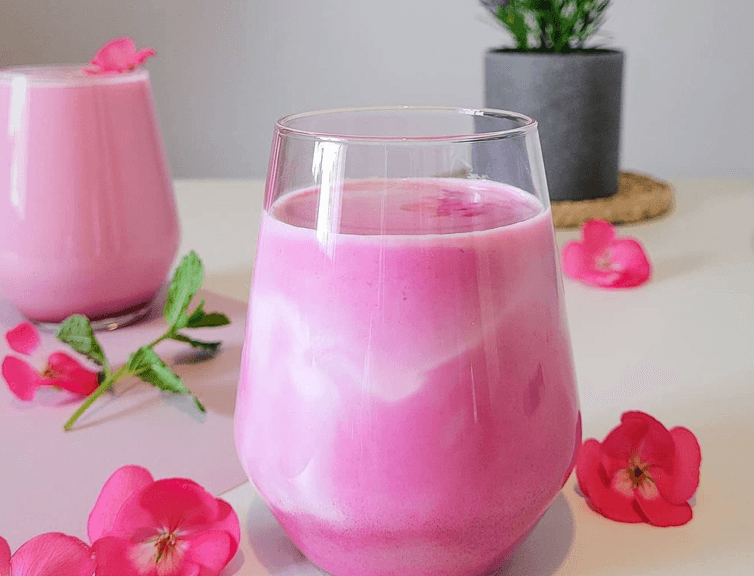This baby pink cotton candy latte will be your next obsession This baby pink cotton candy latte will be your next obsession