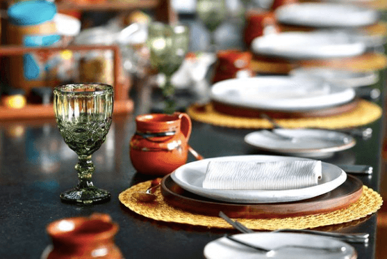 Set the perfect Christmas table this year, using these tips from a tablescaping pro Set the perfect Christmas table this year, using these tips from a tablescaping pro