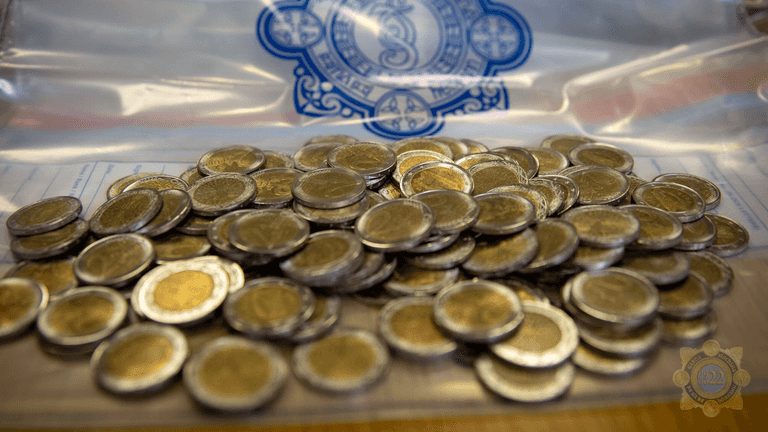 Irish people urged by Gardaí to look out for fake €2 coins Irish people urged by Gardaí to look out for fake €2 coins