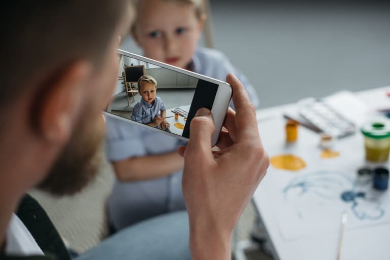 Gardaí issue warning for parents sharing back to school photos Gardaí issue warning for parents sharing back to school photos