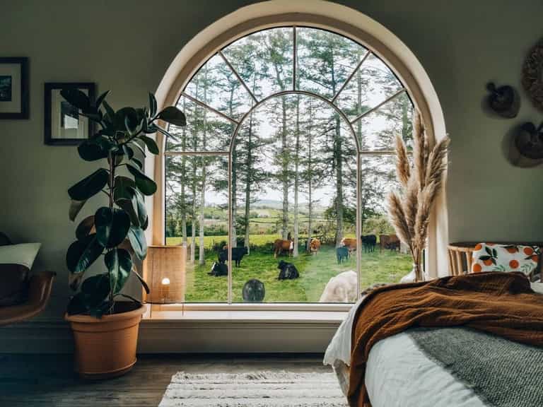 Confusion among Irish farmers over ‘Irish farmhouse’ pictures shared on Twitter Confusion among Irish farmers over ‘Irish farmhouse’ pictures shared on Twitter