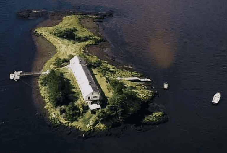 You can buy a private island off the coast of Donegal for €450k You can buy a private island off the coast of Donegal for €450k