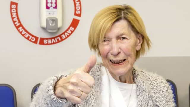 Annie Lynch, the first person to get the Covid vaccine in Ireland has died aged 81 Annie Lynch, the first person to get the Covid vaccine in Ireland has died aged 81