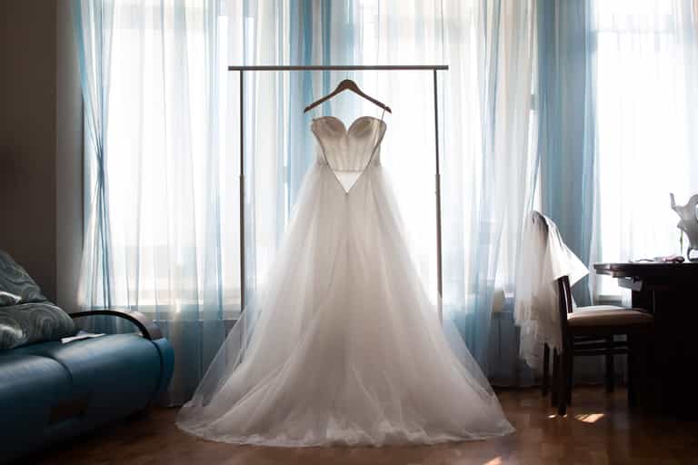 Man says fiancée shouldn’t wear white on wedding day as she’s not a virgin Man says fiancée shouldn’t wear white on wedding day as she’s not a virgin