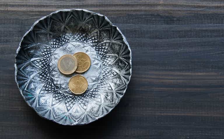This passive aggressive tipping method has left people fuming This passive aggressive tipping method has left people fuming