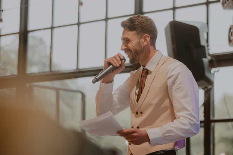 Groom exposes bride and best-man affair during wedding speech Groom exposes bride and best-man affair during wedding speech
