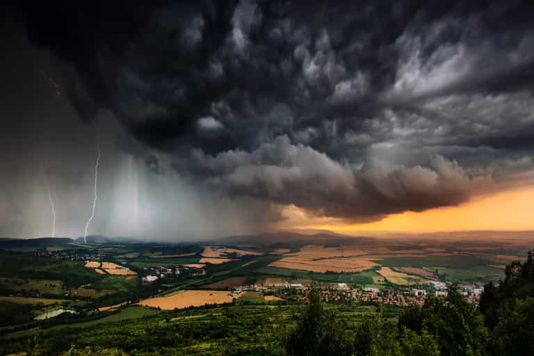 Warnings for Irish motorists as Met Éireann issue Status Orange thunderstorm alert Warnings for Irish motorists as Met Éireann issue Status Orange thunderstorm alert