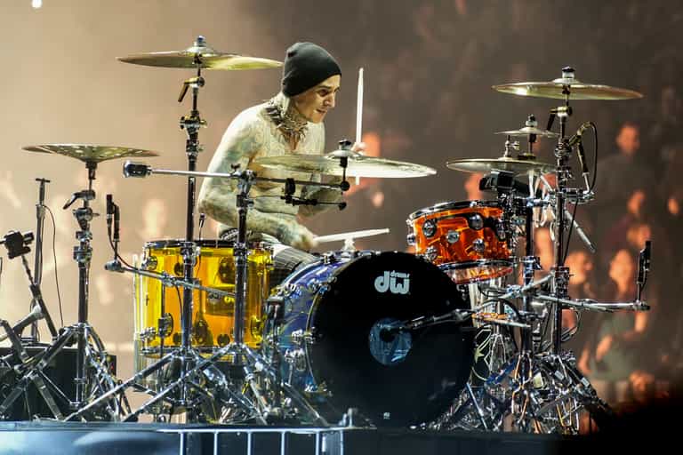 Blink 182 forced to postpone Irish gigs due to ‘urgent family matter’ Blink 182 forced to postpone Irish gigs due to ‘urgent family matter’