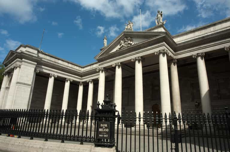 Bank of Ireland warn customers of new ‘live chat’ scam tactic Bank of Ireland warn customers of new ‘live chat’ scam tactic