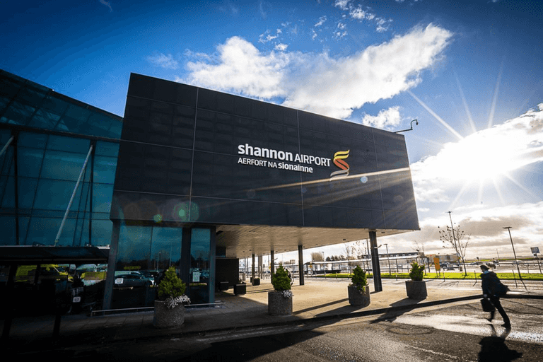 Shannon Airport reopens after disruption and closure due to heavy fog Shannon Airport reopens after disruption and closure due to heavy fog