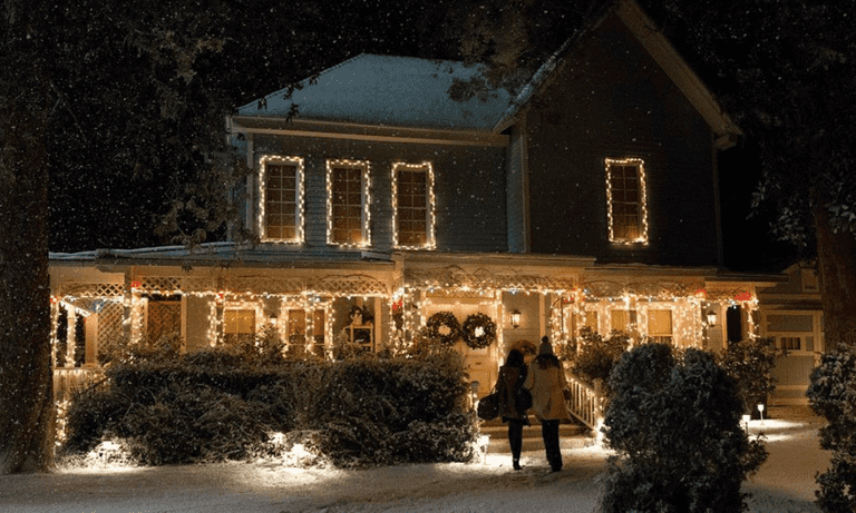 ‘Gilmore Girls’ fans can actually have lunch at Lorelai’s house in Stars Hollow ‘Gilmore Girls’ fans can actually have lunch at Lorelai’s house in Stars Hollow