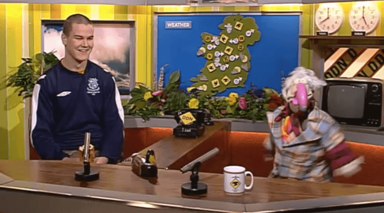 WATCH: Johnny Sexton scoffs breakfast roll in bizarre 2006 interview with Dustin WATCH: Johnny Sexton scoffs breakfast roll in bizarre 2006 interview with Dustin