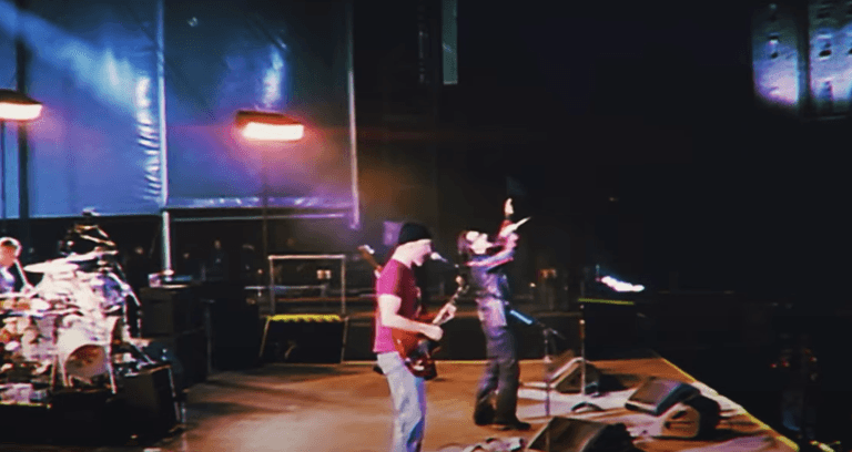 U2’s iconic Slane Castle 2001 gig is available to watch in full for 48 hours only U2’s iconic Slane Castle 2001 gig is available to watch in full for 48 hours only