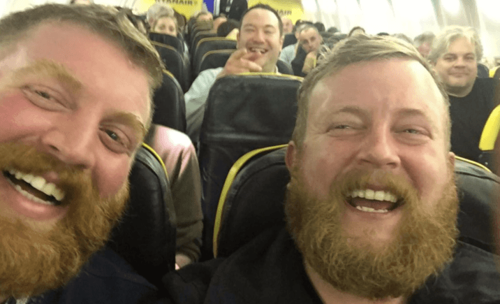Remember when two identical strangers sat beside each other on a Ryanair flight Remember when two identical strangers sat beside each other on a Ryanair flight