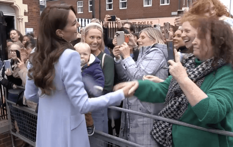 Local tells Kate Middleton ‘Ireland belongs to the Irish’ during the royal Belfast visit Local tells Kate Middleton ‘Ireland belongs to the Irish’ during the royal Belfast visit