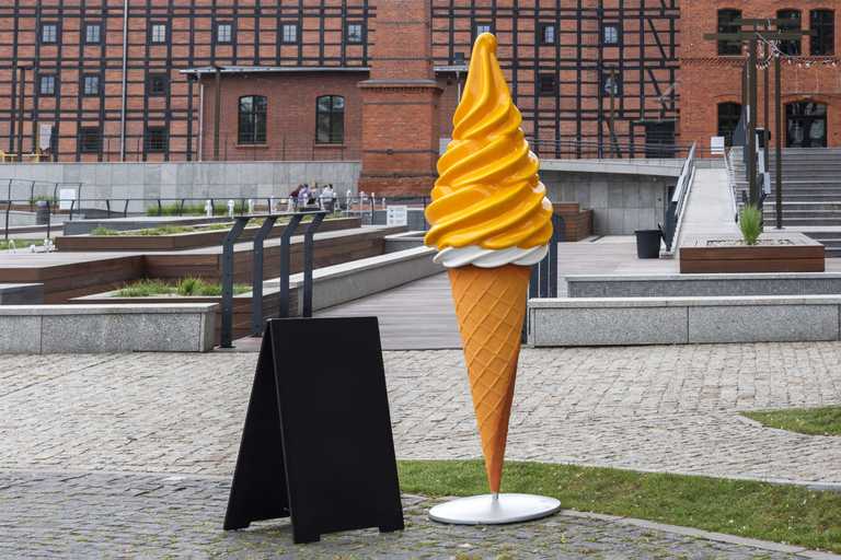 Gardaí investigating the robbery of a giant ice-cream cone outside a Donegal shop Gardaí investigating the robbery of a giant ice-cream cone outside a Donegal shop