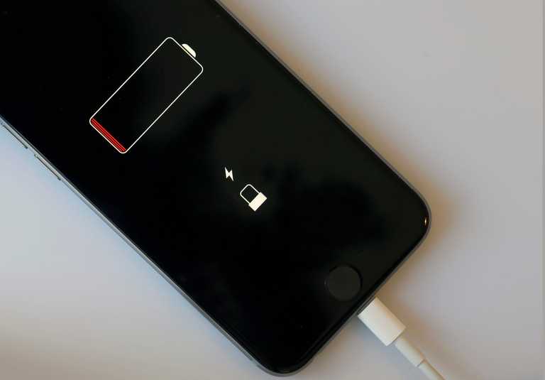 Apple warn customers about consequences of charging phones overnight Apple warn customers about consequences of charging phones overnight