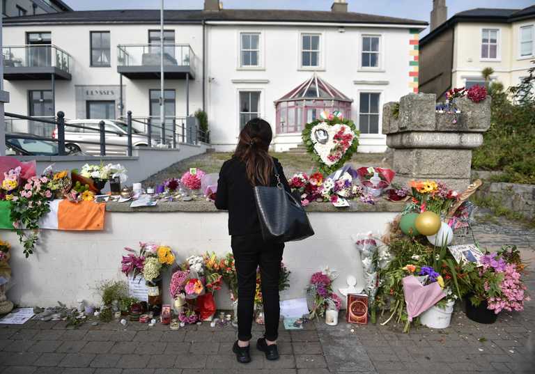 Sinéad O’Connor memorial outside Bray home disappears to make way for permanent tribute Sinéad O’Connor memorial outside Bray home disappears to make way for permanent tribute